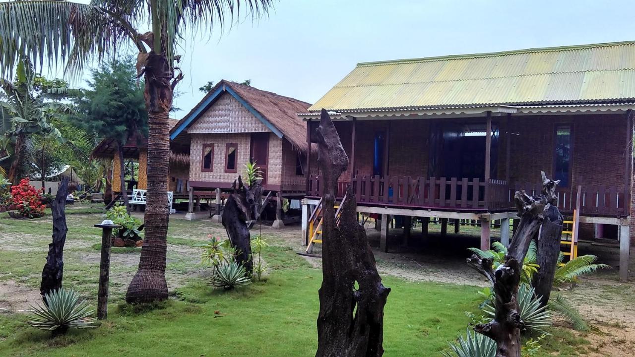 Asari Timo Cottage Karimunjawa Exterior foto